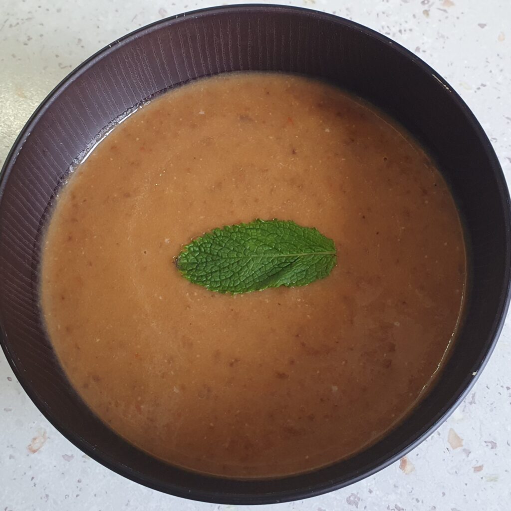 Soupe froide de lentilles à la menthe